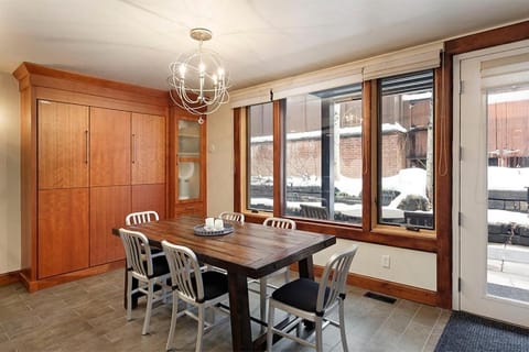 Seating area, Dining area