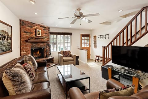 Alpenblick Unit 18, Spacious Remodeled Townhouse with Great Location Maison in Aspen