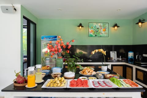 Restaurant/places to eat, Kitchen or kitchenette, Food and drinks, Food, Breakfast, Buffet breakfast