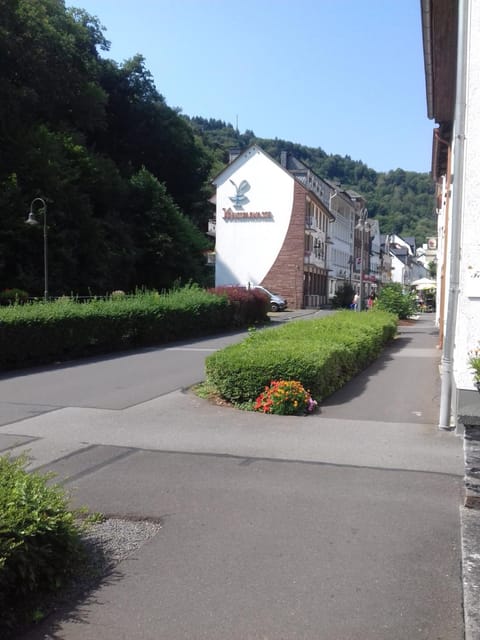 Neighbourhood, On site, City view, Street view, Shopping Area