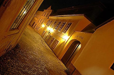 Property building, Facade/entrance, Night