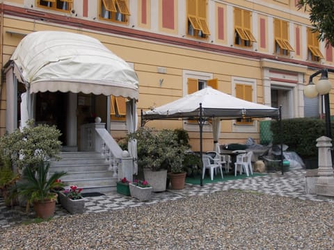 Facade/entrance, Garden