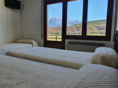 Bed, Bedroom, Mountain view