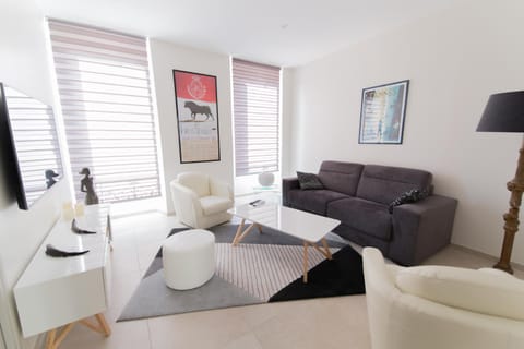 Alceste Apartment - Cannes Banane Sector Near Beach and Palais Apartment in Cannes