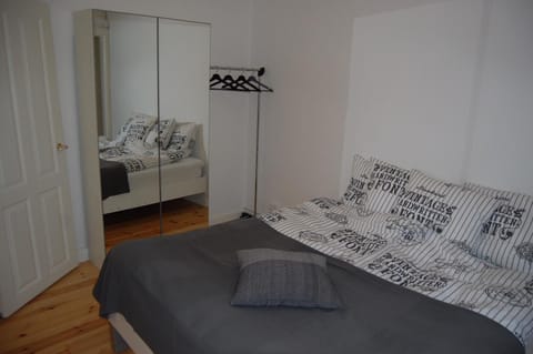 Bed, Garden view
