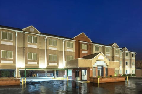 Microtel Inn by Wyndham Lake Norman Hotel in Cornelius