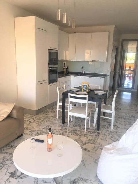 Appartement de 1 à 6 personnes Beaulieu sur mer, climatisé, proche Nice et Monaco tout confort 2 chambres Appartamento in Villefranche-sur-Mer
