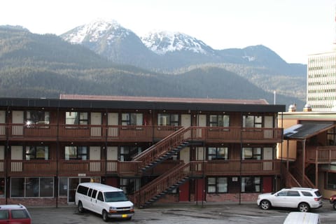 The Driftwood Lodge Motel in Juneau