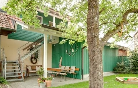 Property building, Patio, Spring, Day, Natural landscape, Garden, Garden view