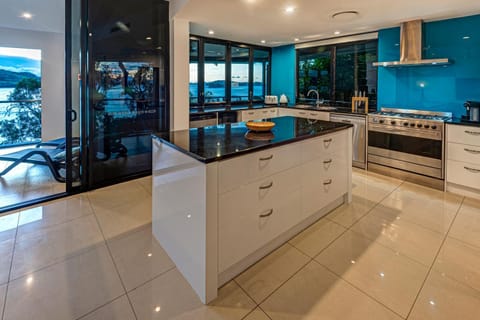 Edge 2 - Oceanfront Luxurious and Spacious 4 Bedroom Split Level Apartment with buggy and valet service Copropriété in Whitsundays