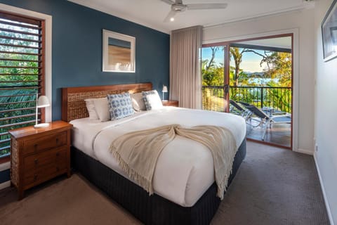 Bed, Bedroom, Sea view