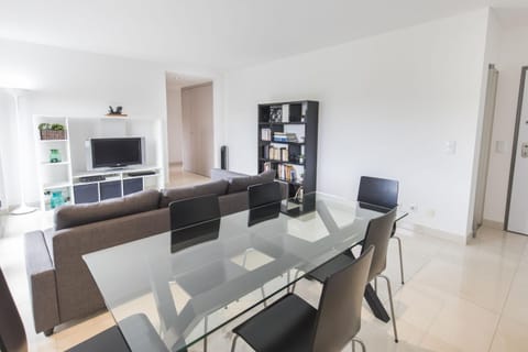 modern flat Condo in Estoril