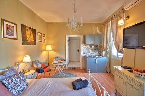 Old City Romantic Studio with FREE private parking Apartment in Pula