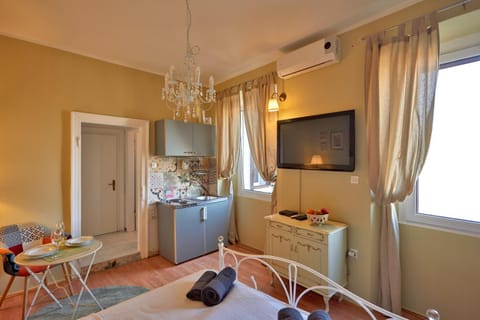 Old City Romantic Studio with FREE private parking Apartment in Pula