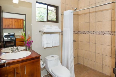 Villa Iguana - Great place & privacy with Jacuzzi & WiFi Casa in Quepos
