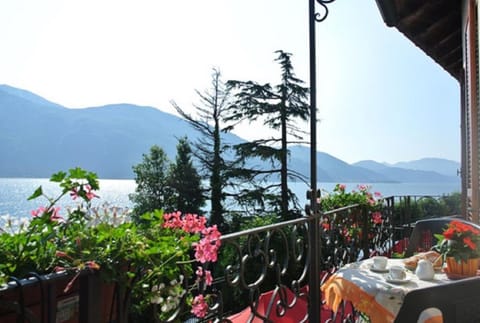 Spring, Day, Summer, Balcony/Terrace, Living room, Decorative detail, Lake view, Mountain view, Breakfast, Lunch, Dinner, Sunrise