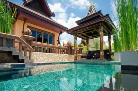 Property building, Patio, Day, Natural landscape, Garden, Garden view, Pool view, Swimming pool, Swimming pool, sunbed