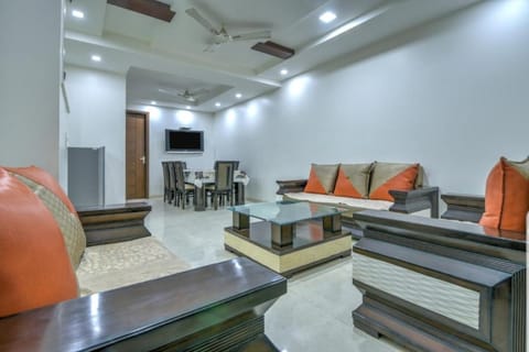 Ideal 3bhk apartment!Downtown Condo in New Delhi
