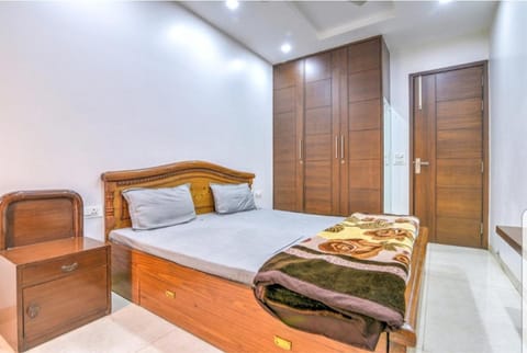 Ideal 3bhk apartment!Downtown Condo in New Delhi