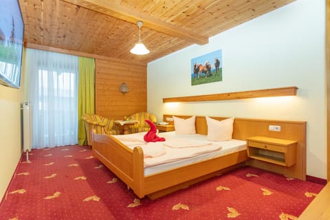 Balcony/Terrace, Animals, Bedroom