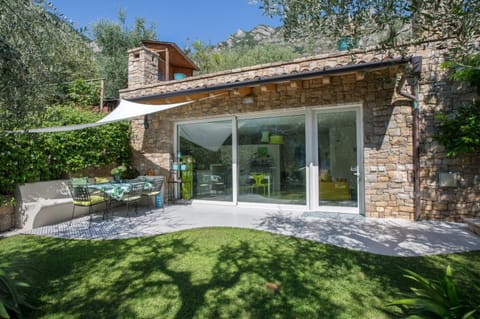 Property building, Patio, Garden