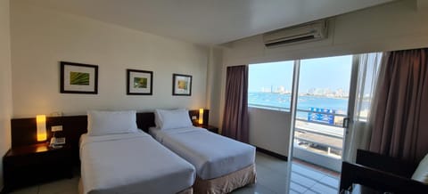 Grand Hotel Hotel in Pattaya City