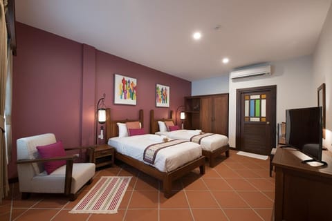 Bed, TV and multimedia, Photo of the whole room, Bedroom, towels, wardrobe, air conditioner