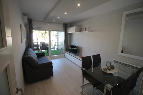 Family Deluxe Apartment Beach Apartment in Castelldefels