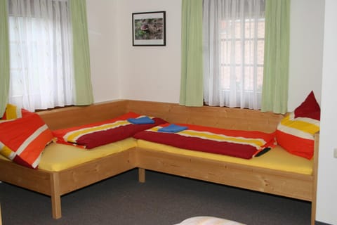 Photo of the whole room, Decorative detail