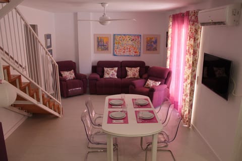 Communal lounge/ TV room, Living room, Seating area, Dining area