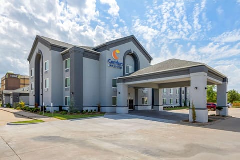Comfort Inn & Suites Hotel in Muskogee