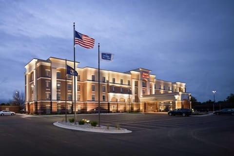 Hampton Inn & Suites Saginaw Hotel in Saginaw Charter Township
