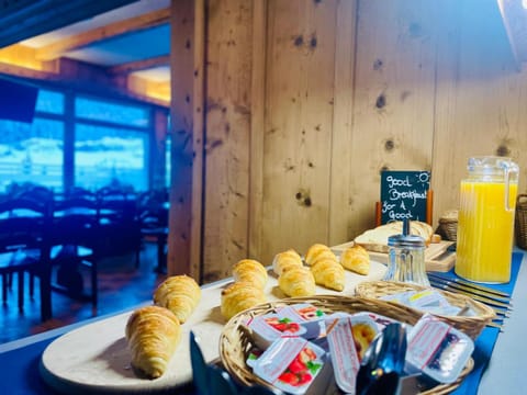 Food and drinks, Food, Breakfast, Buffet breakfast