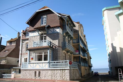 Facade/entrance, Street view