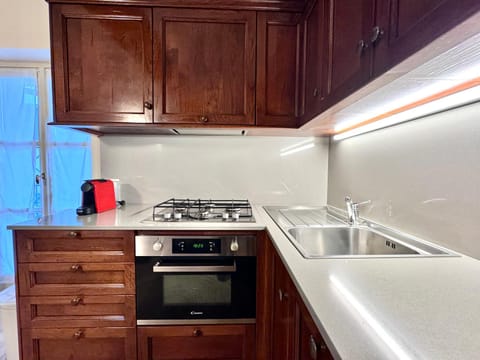 Kitchen or kitchenette, pet friendly, stove