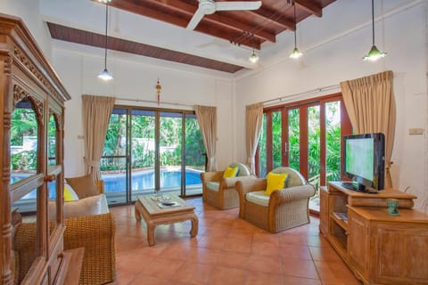 Traditional Thai Villa in Tropical Nature, 4BR & Pool, near Rawai Beach Villa in Rawai
