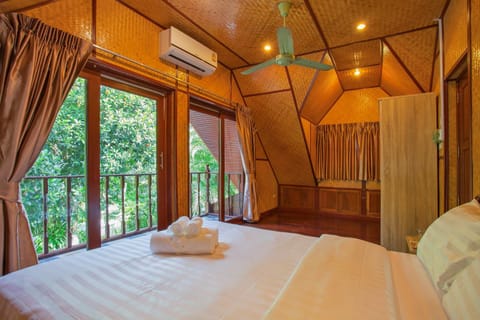 Traditional Thai Villa in Tropical Nature, 4BR & Pool, near Rawai Beach Villa in Rawai