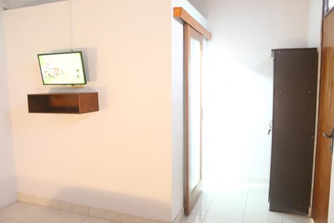 JS Guest House Bed and Breakfast in Kuta