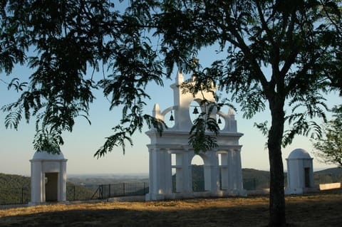 Nearby landmark, Day, Natural landscape, Landmark view, Mountain view