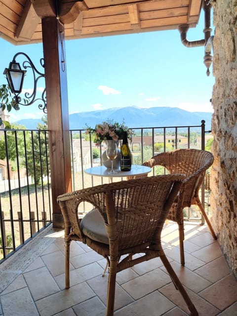 View (from property/room), Balcony/Terrace, Mountain view