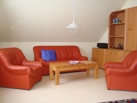 Day, Living room, Photo of the whole room, Decorative detail, Decorative detail, Seating area