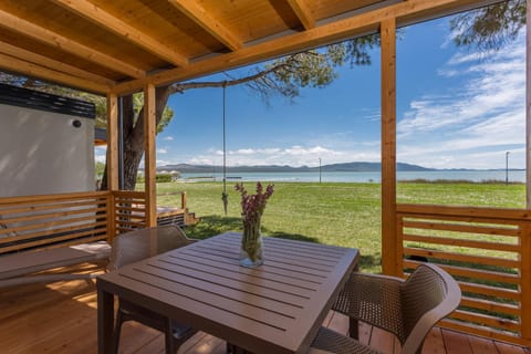 Balcony/Terrace, Lake view