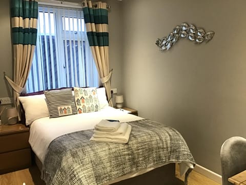 Coast 77 B&B Bed and Breakfast in Poole