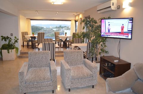 Communal lounge/ TV room, Garden view, Mountain view