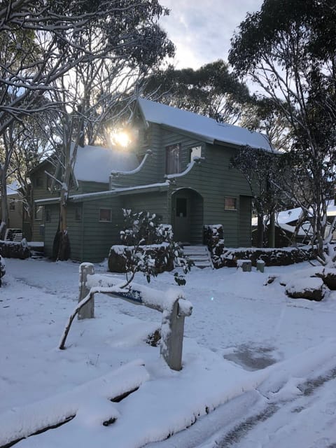 Bindi - Alpine Getaways's Chalet at Tower Rd Chalet in Dinner Plain