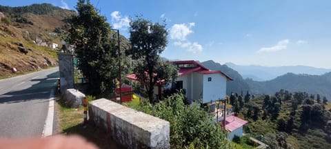 VEENUS'S COTTAGE SUPERIOR VILLA MUSSOORIE WITH Breakfast Chalet in Uttarakhand