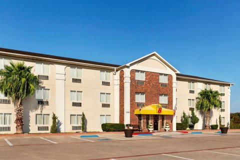 Super 8 by Wyndham Waco University Area Hotel in Waco