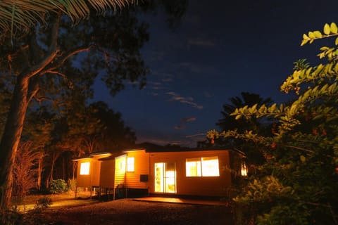 Yellow Cottage - bush and beach Casa in Agnes Water