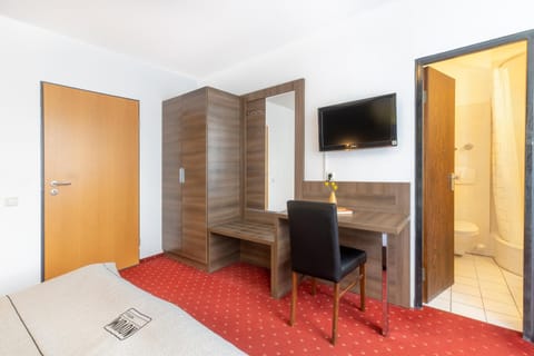 Bed, TV and multimedia, Photo of the whole room, Bedroom, wardrobe