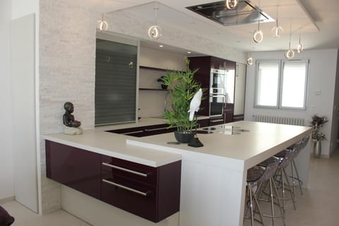 Kitchen or kitchenette, Dining area